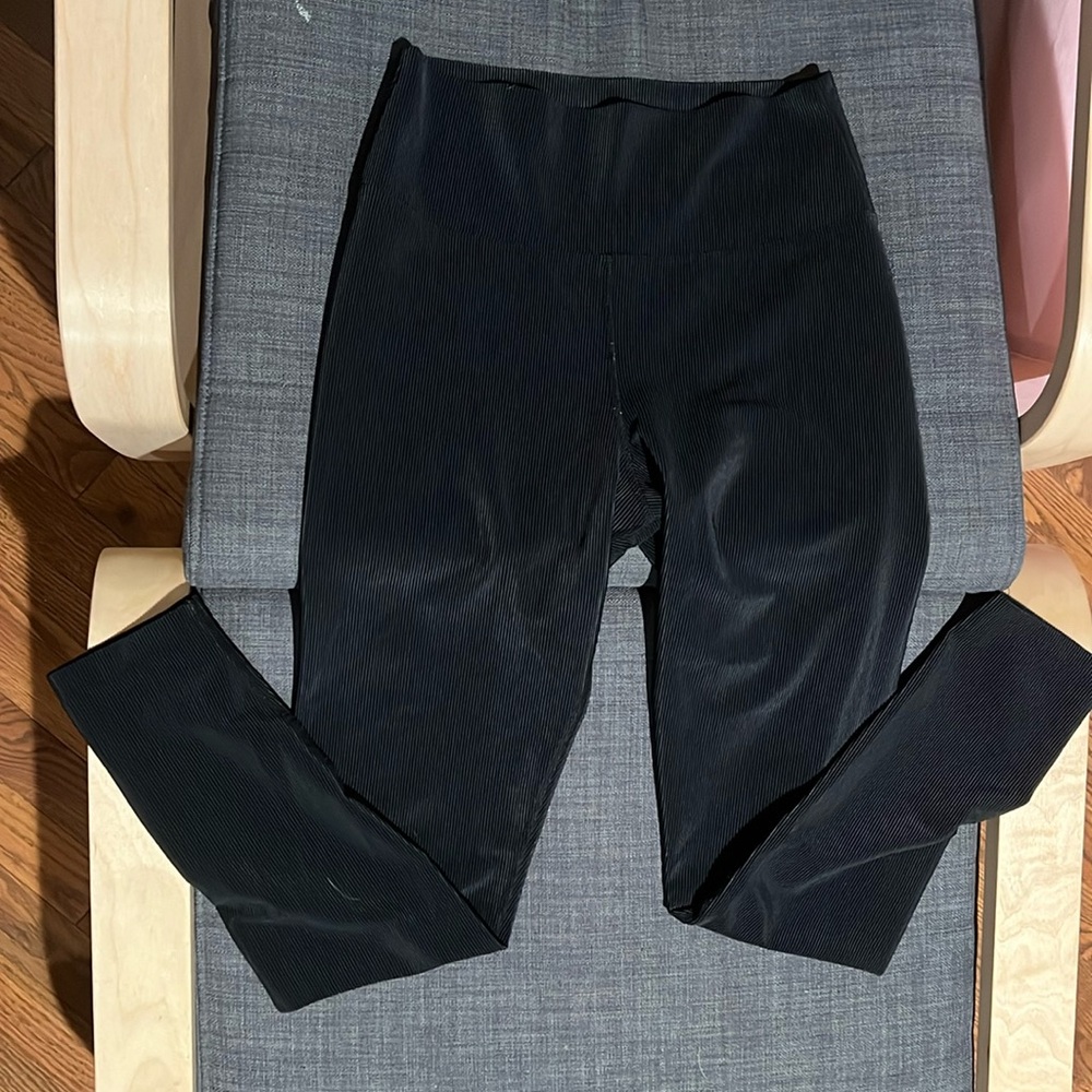 Beach Riot black leggings, size L